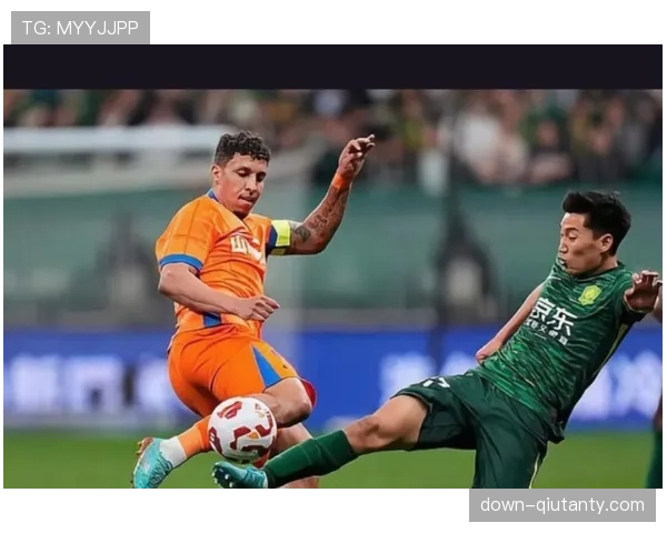 镜头：争议判罚后，场上队长与裁判组长时间沟通