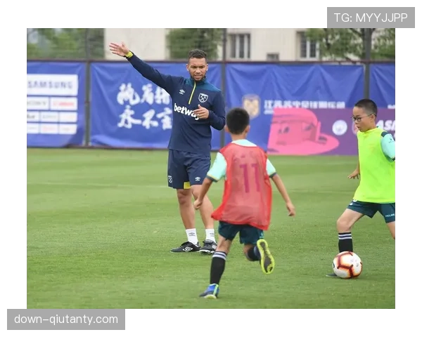 法国足协与教育部联合推出校园足球教练培训计划